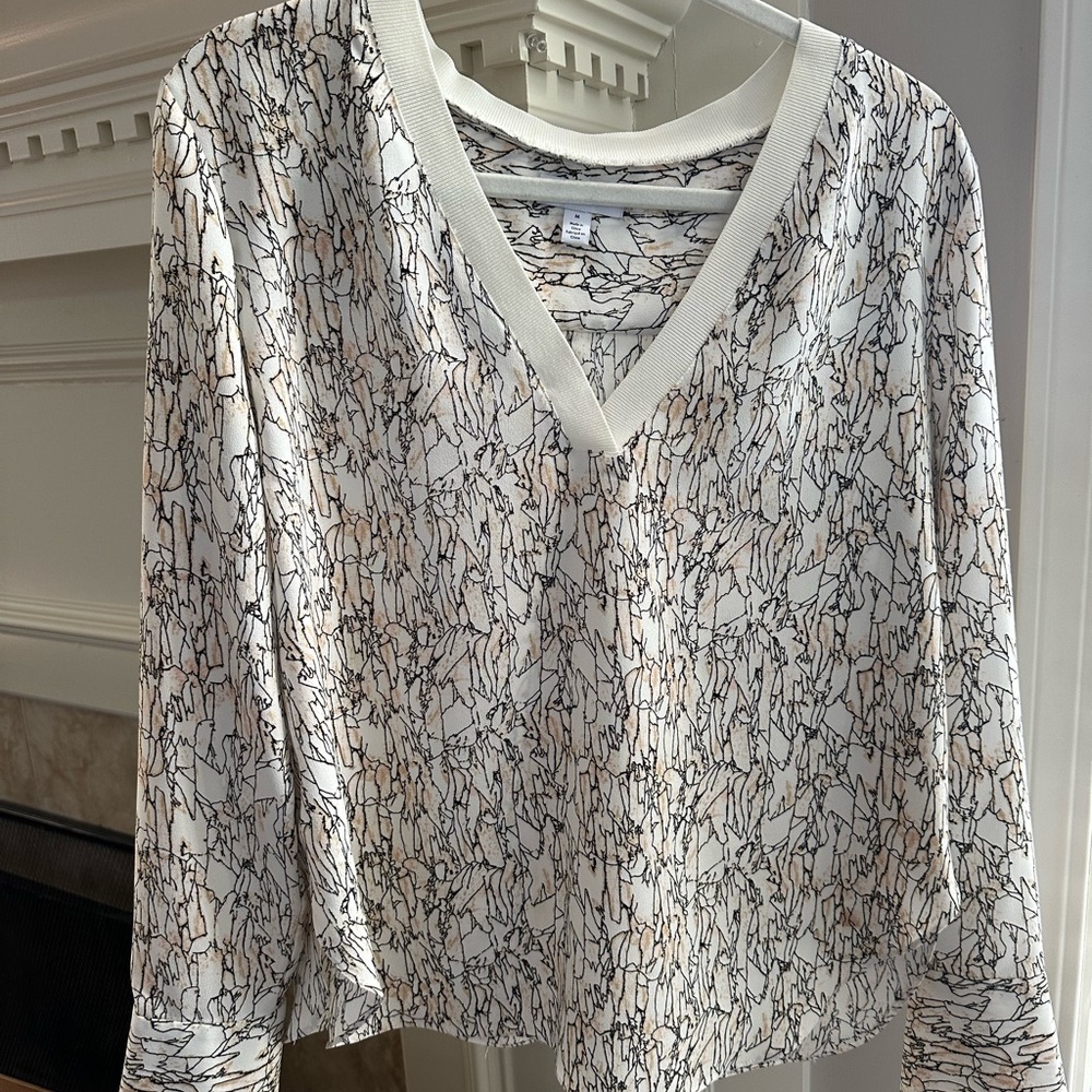 Nordstrom White V-Neck Long-Sleeve Top with Beige & Black Abstract Print